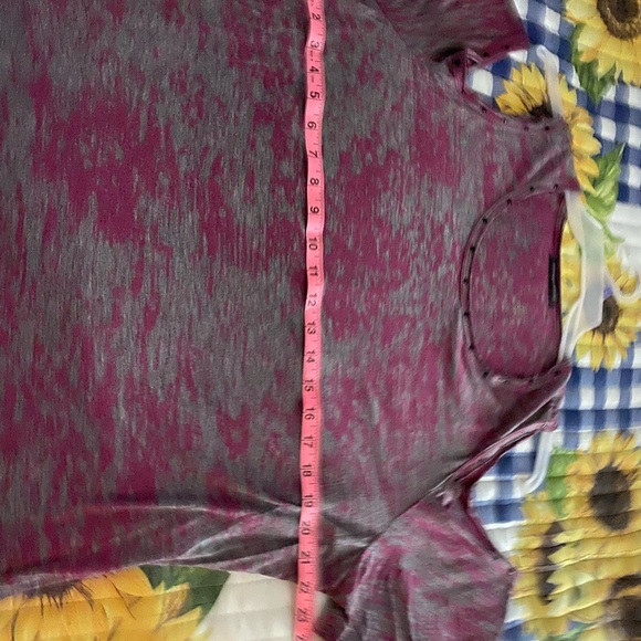 Ladies size 3X top. Peekaboo sleeves. - Picture 6 of 11